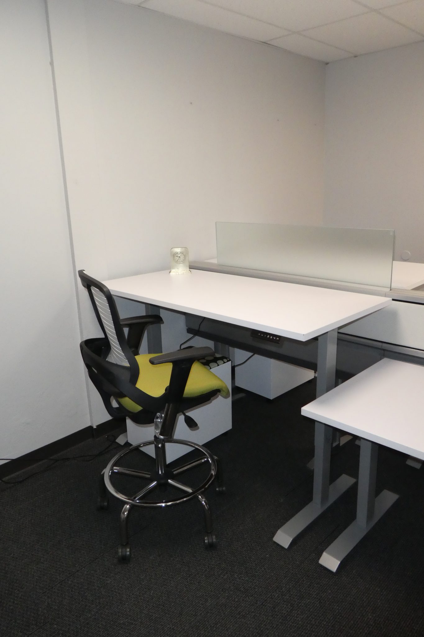 Knoll, Height Adjustable Desk 5'0" x 30" - White Laminate