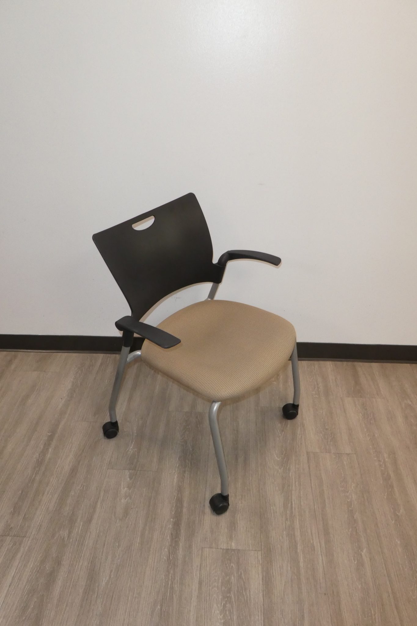 9to5, Bella- 1315, Guest and Training Room Chair