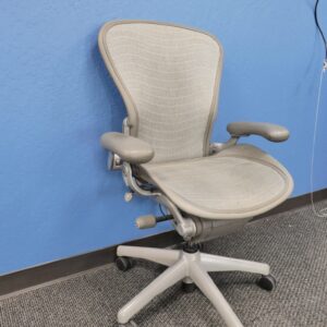 Herman Miller, Aeron task chair - Mineral, Silver Size "B"