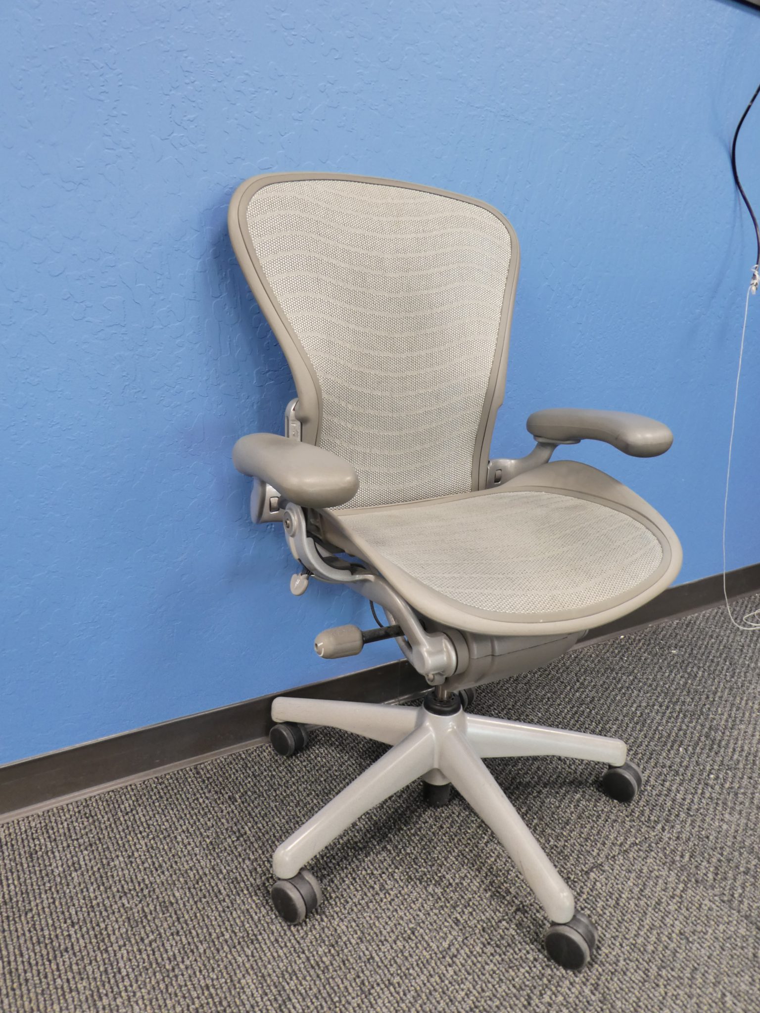 Herman Miller, Aeron task chair - Mineral, Silver Size "B"