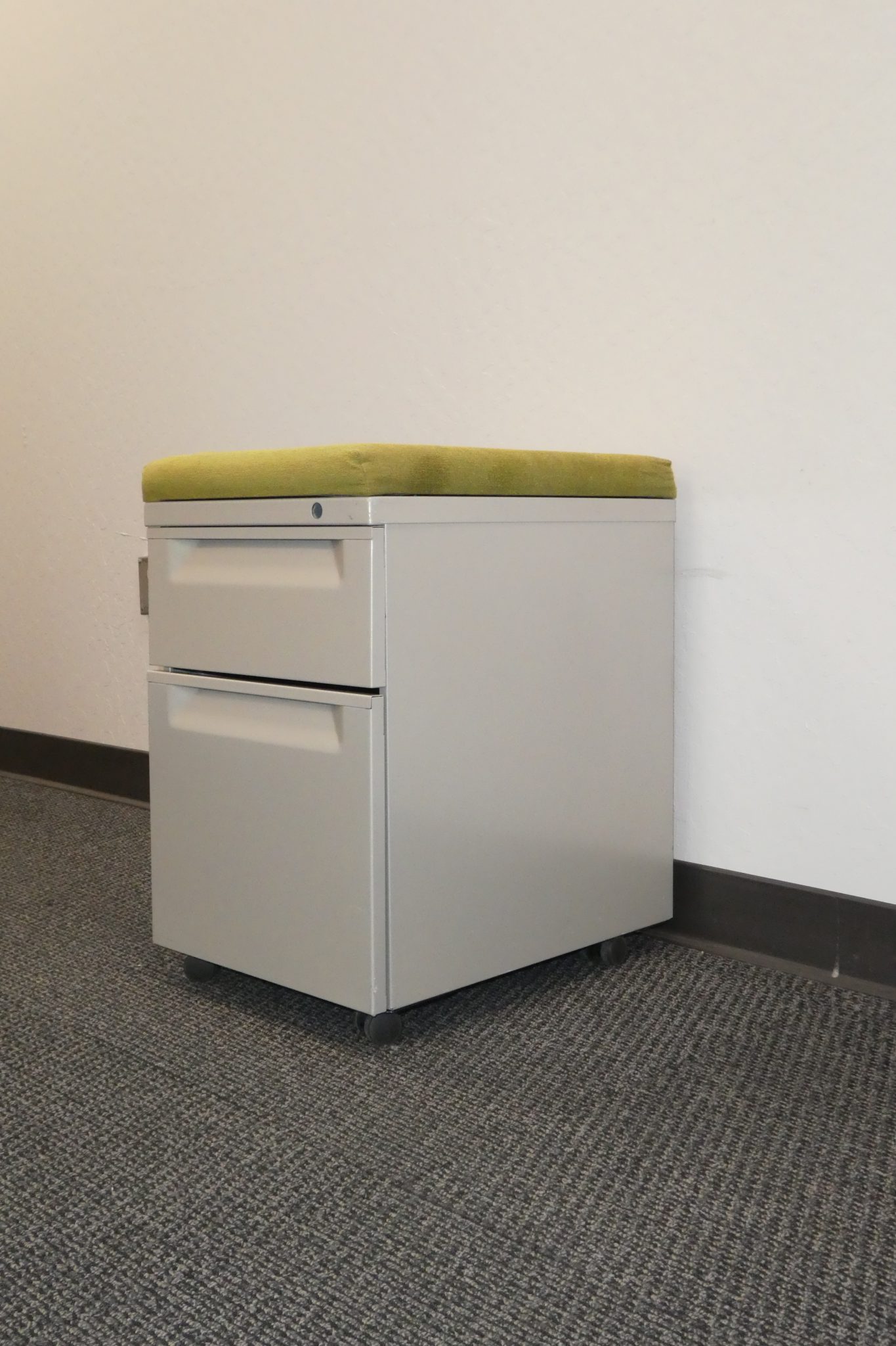 Herman Miller Box/File Mobile Pedestal W/Cushion 20"D X 23"H