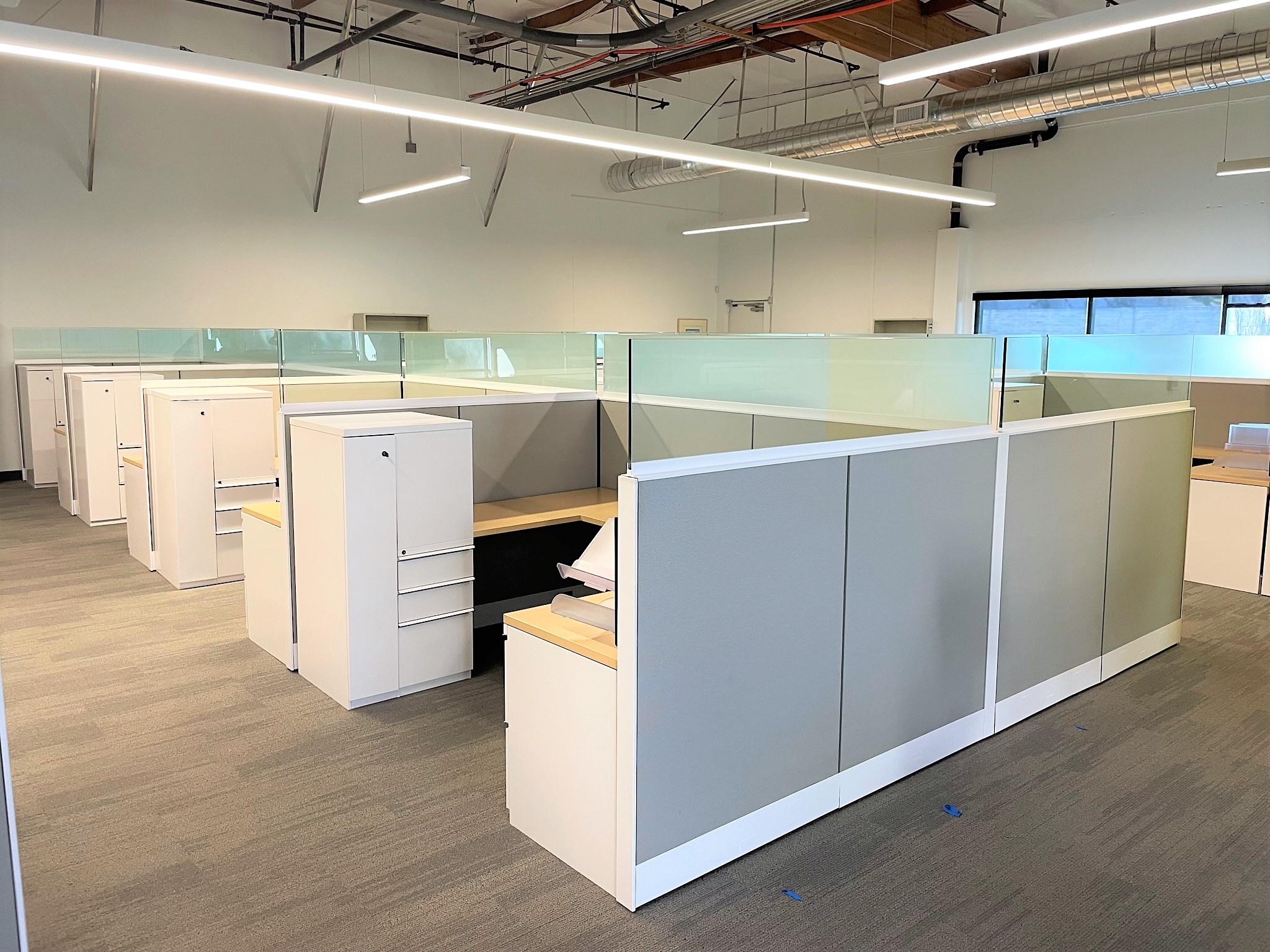 Knoll Dividends Horizon Cubicles, 6'0"x 8'0" , 50" High with Glass