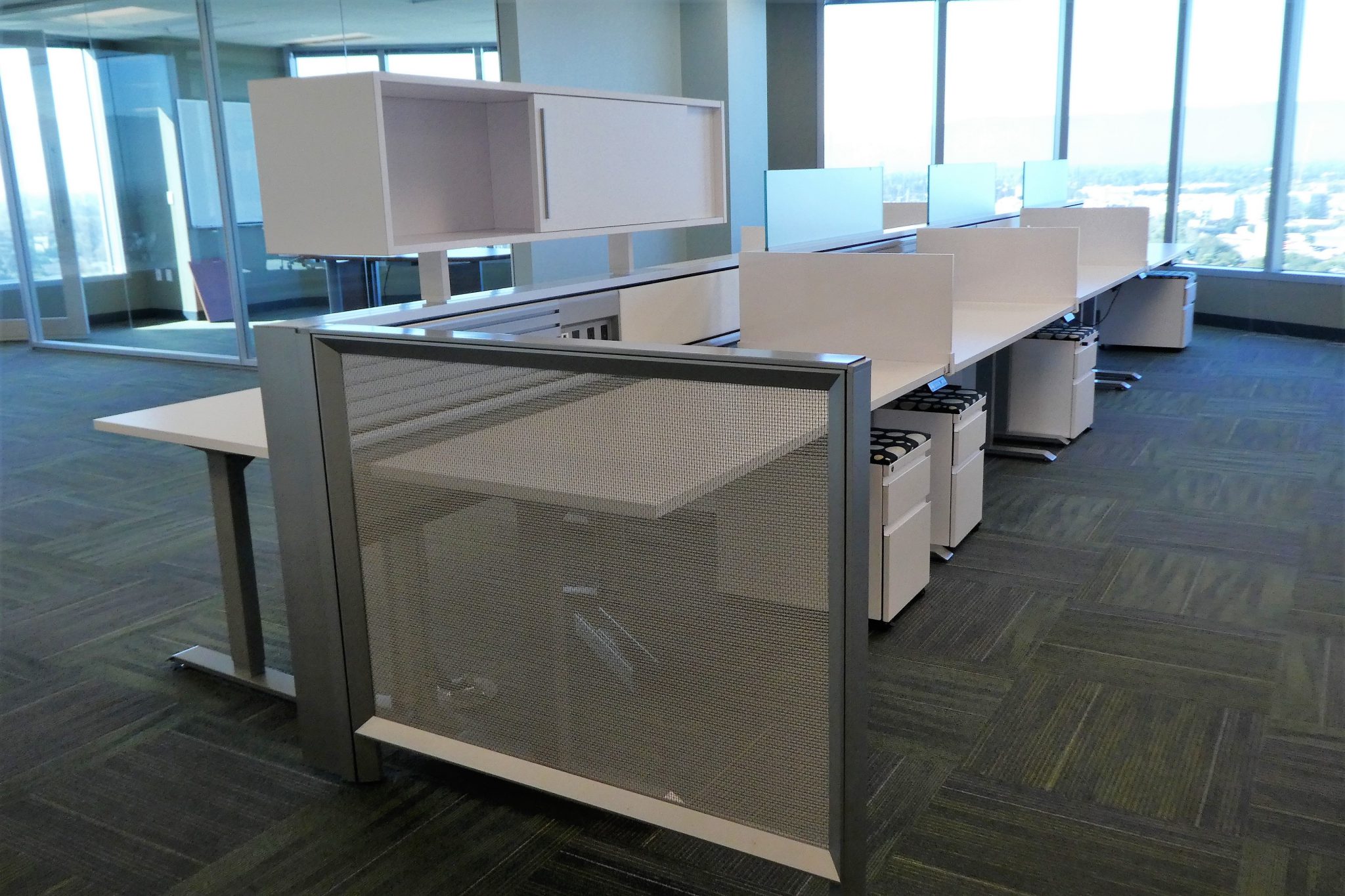 Knoll, Sit to Stand Workstations with Beltline Power and Data