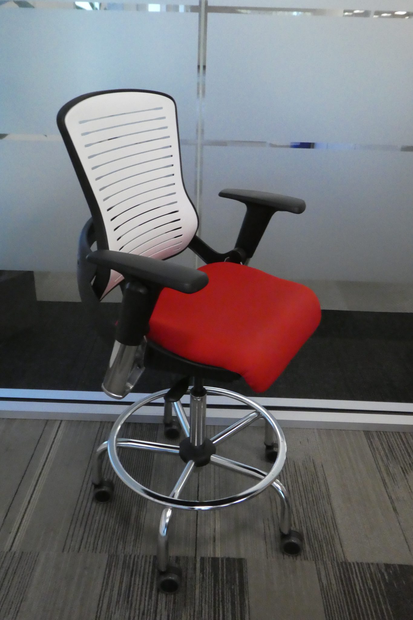 OM5, Stool/Task Chair, Red seat