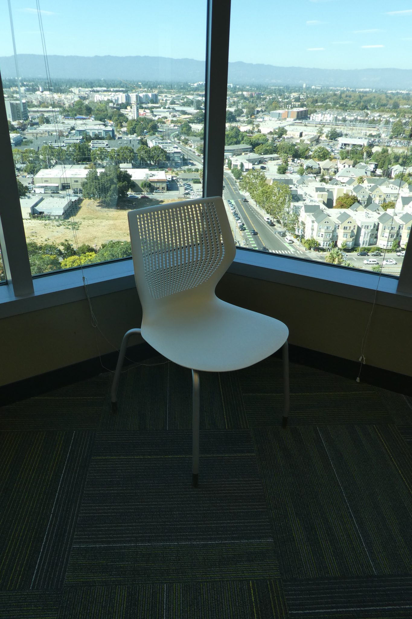 Knoll, MultiGeneration Guest Chair, Off White