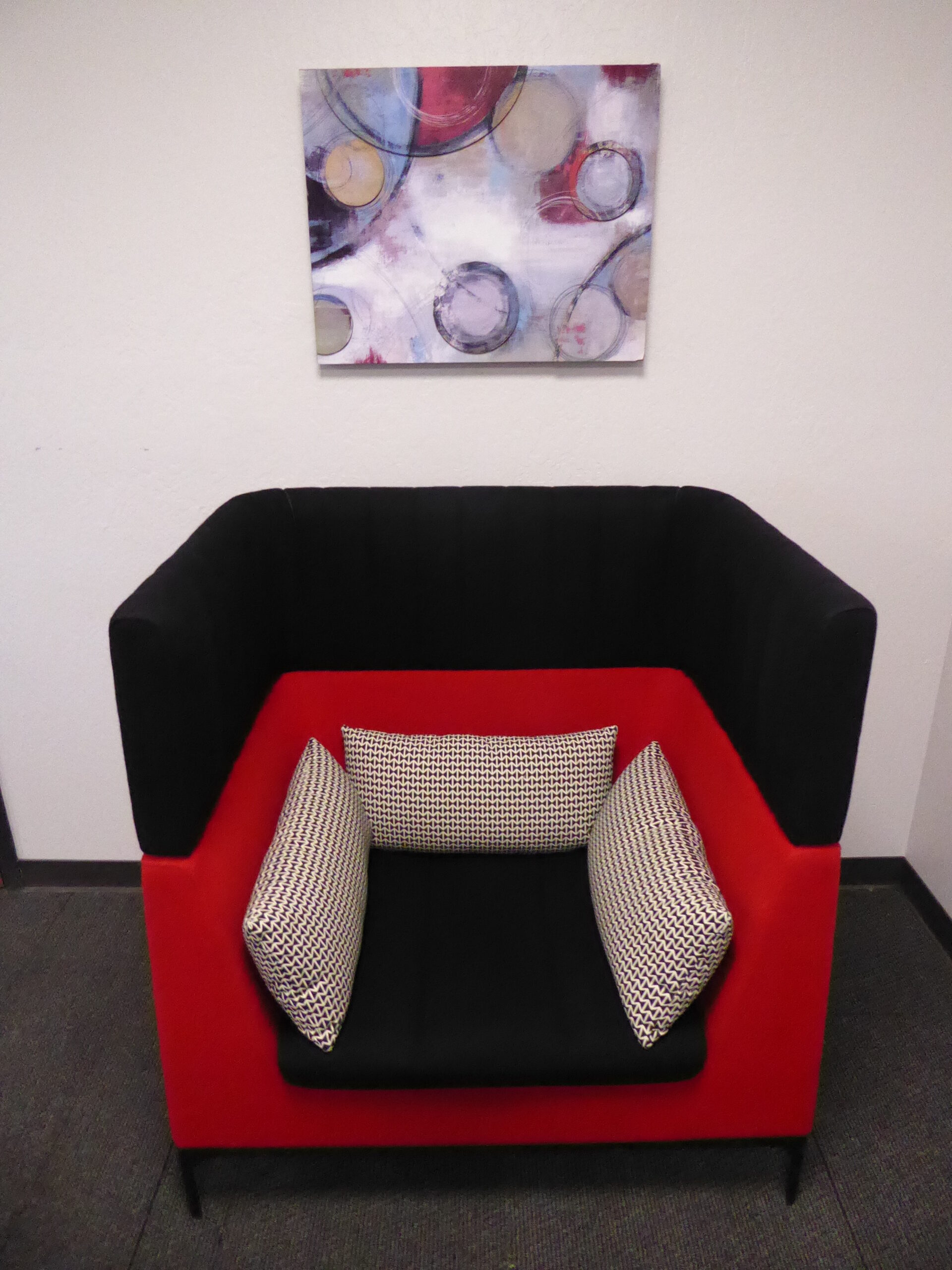 Triple-Sided Lounge Chair