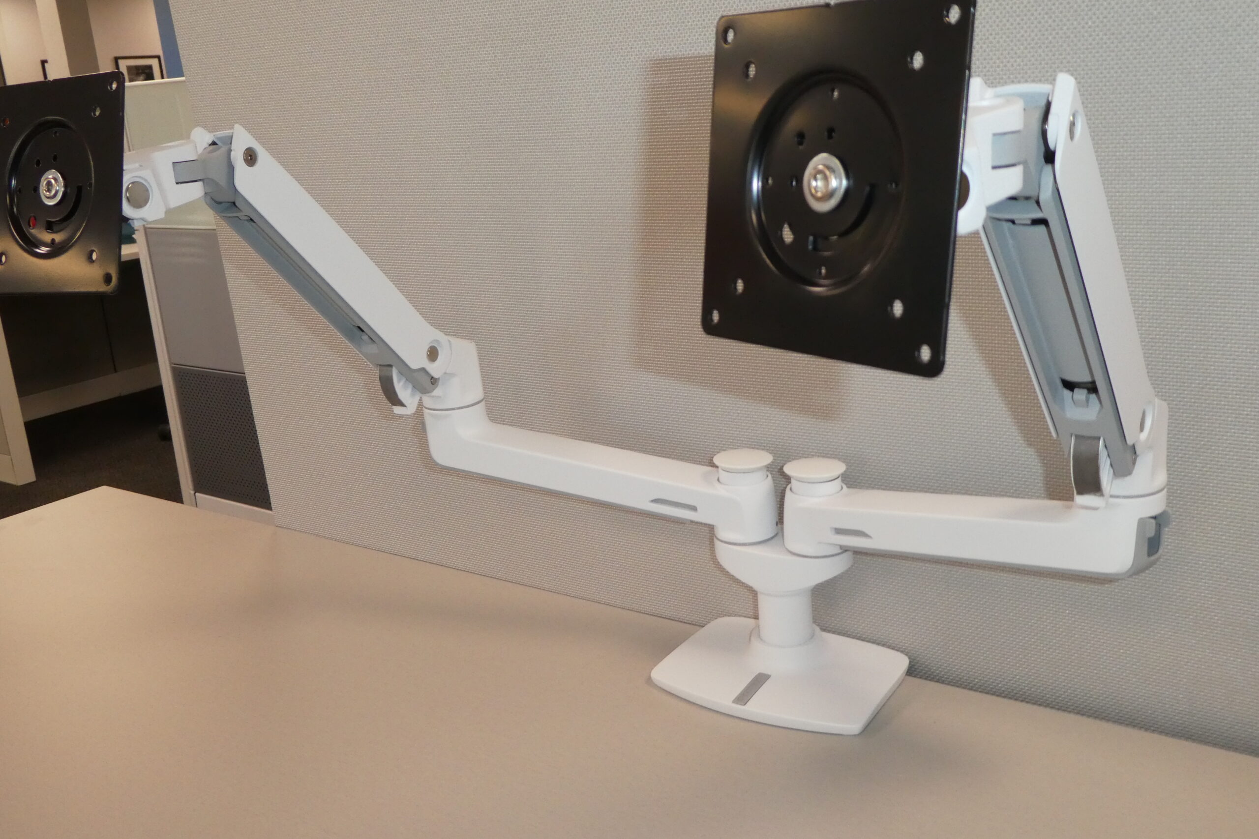 Ergotron Dual Monitor Arm, White