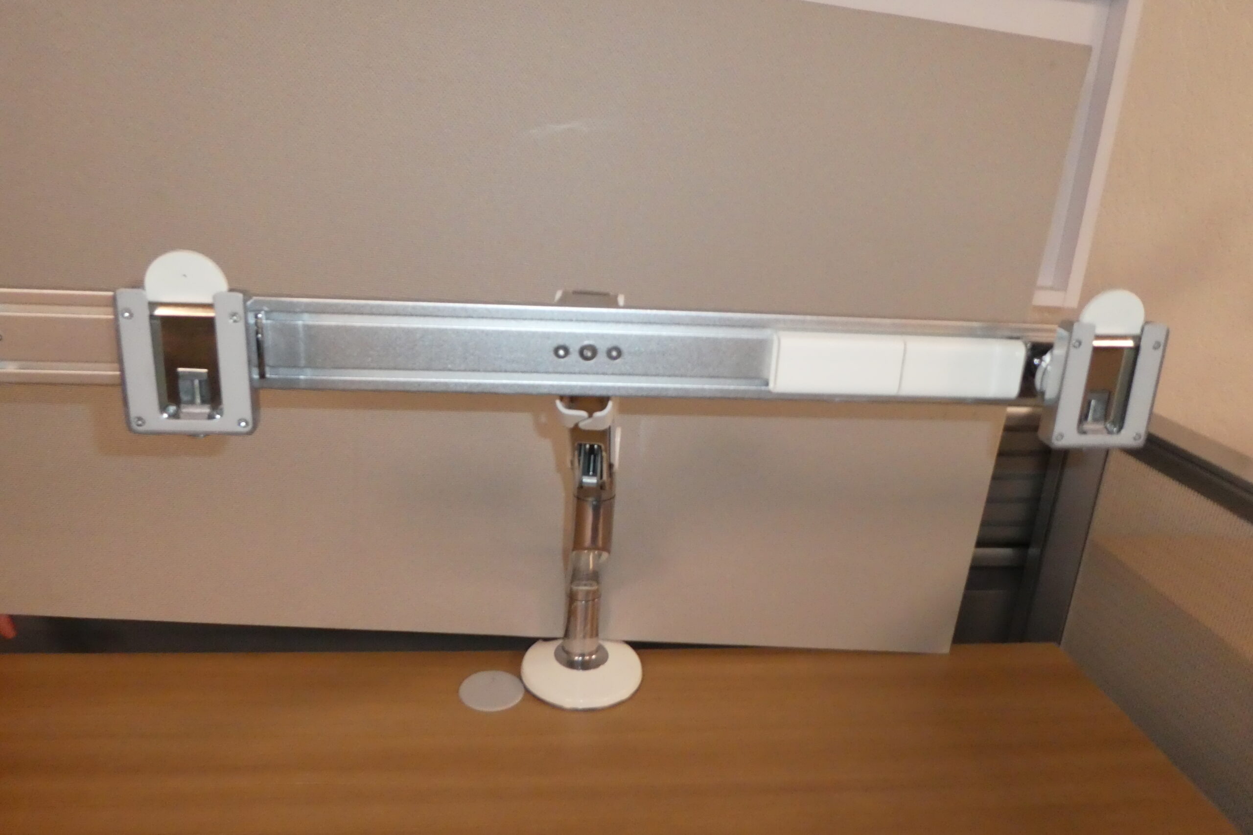 Humanscale Monitor Arm, Silver