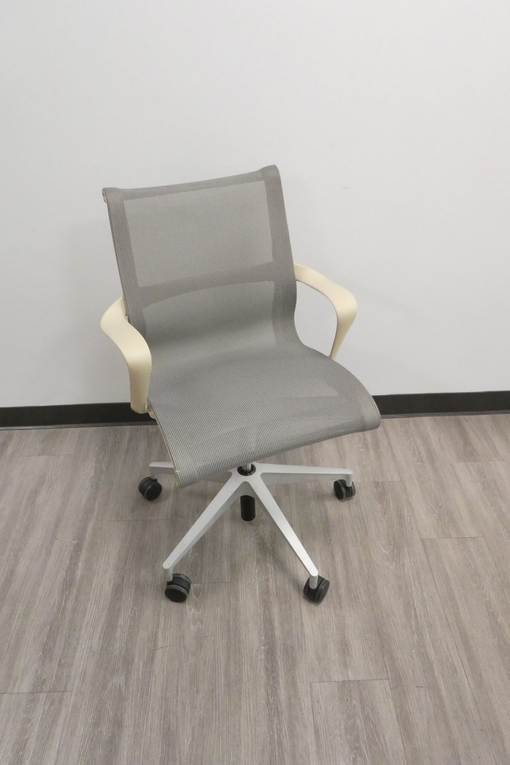 Herman Miller Setu Chair, Mesh