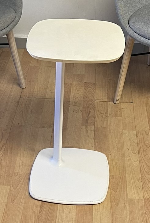 Allermuir, Host Table, White