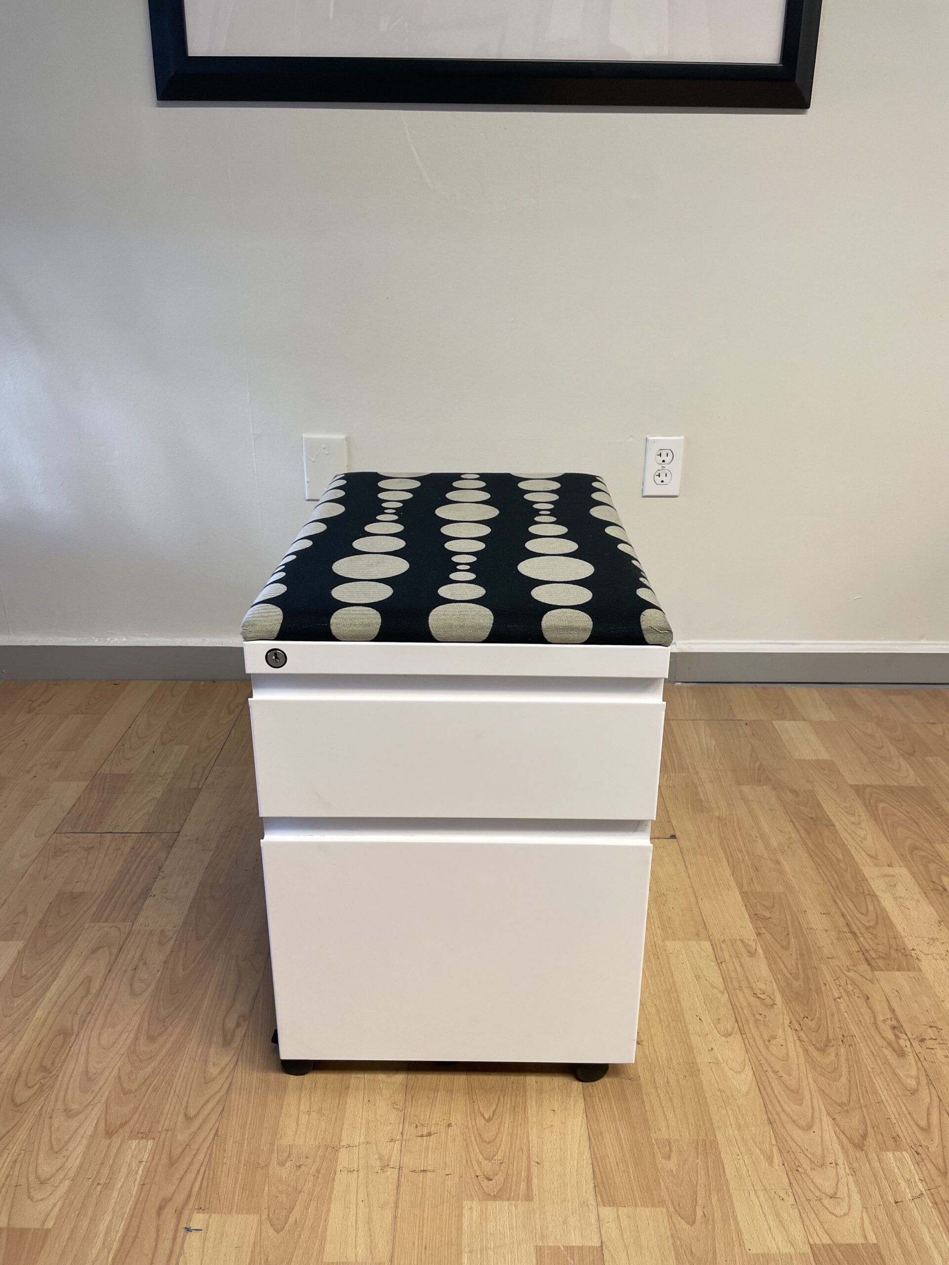 Knoll, Mobile Pedestal W/ Cushion, 2-Drawers, White